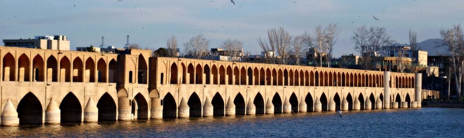 سی و سه پل